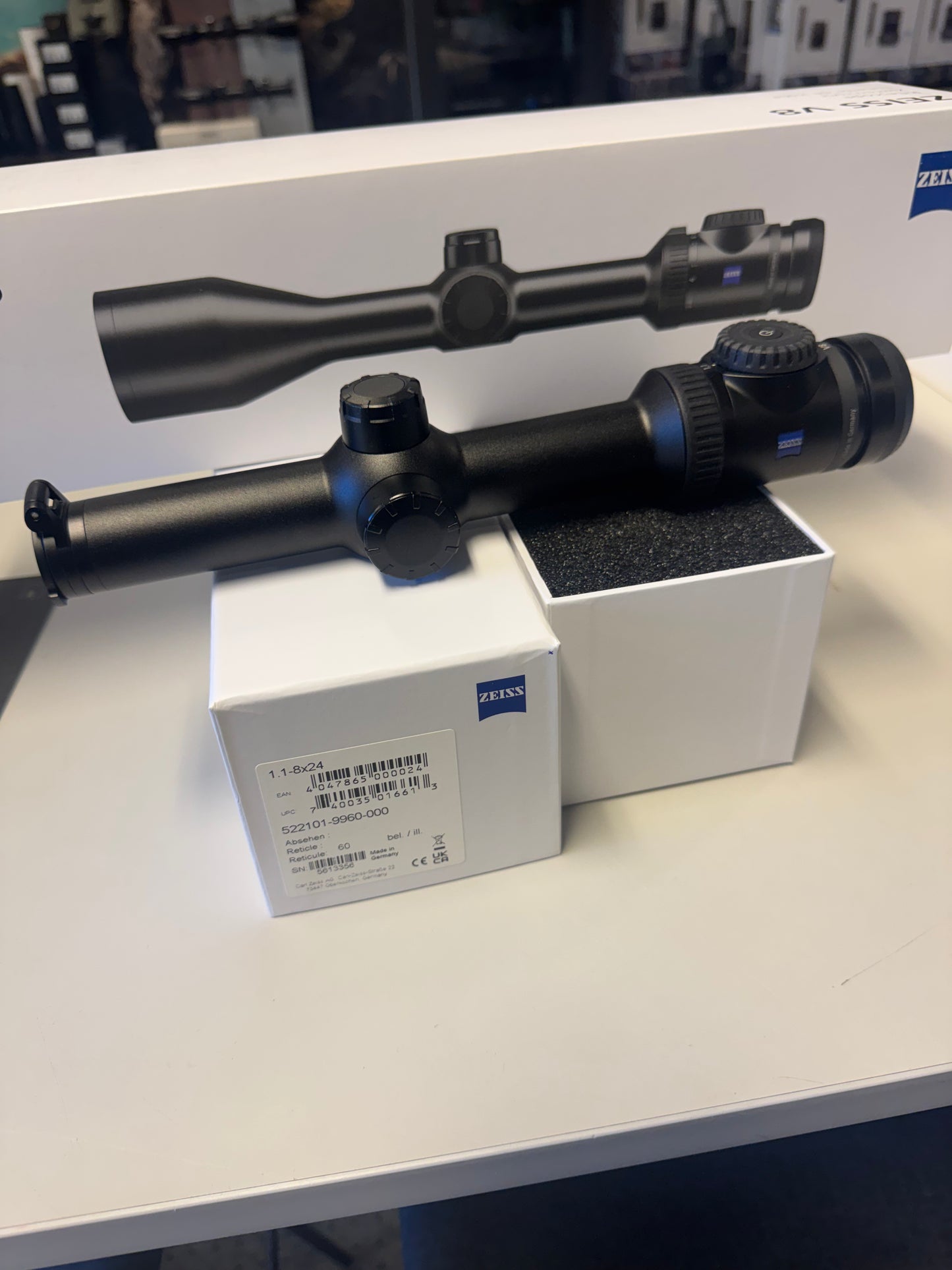 Zeiss V8 1,1-8x24 inkl org deksel