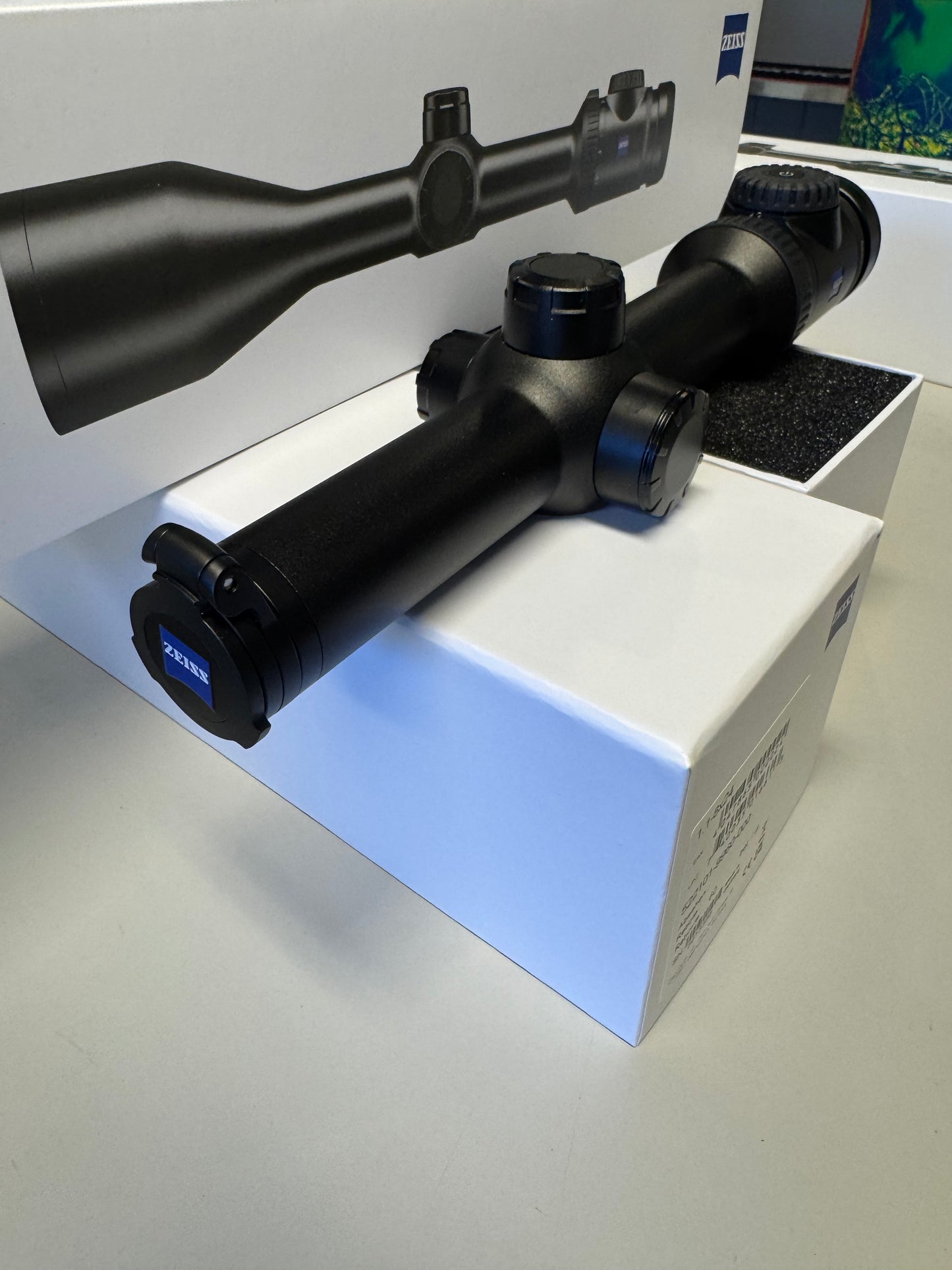 Zeiss V8 1,1-8x24 inkl org deksel