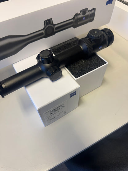 Zeiss V8 1,1-8x24 inkl org deksel