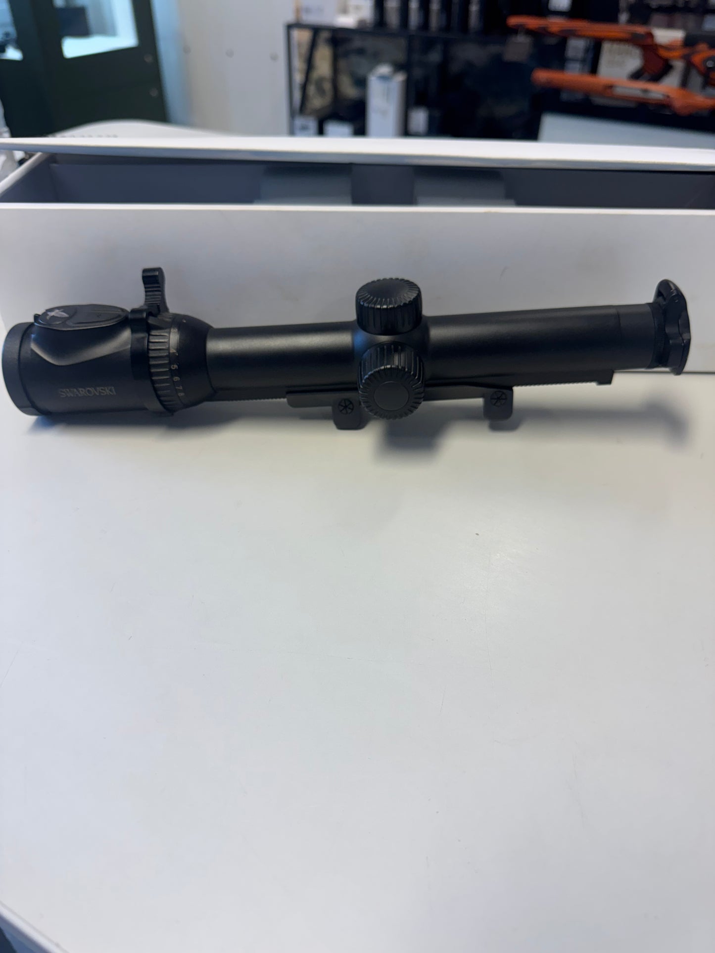 Swarovski Z8i 1-8x24 inkl Blaser montasje