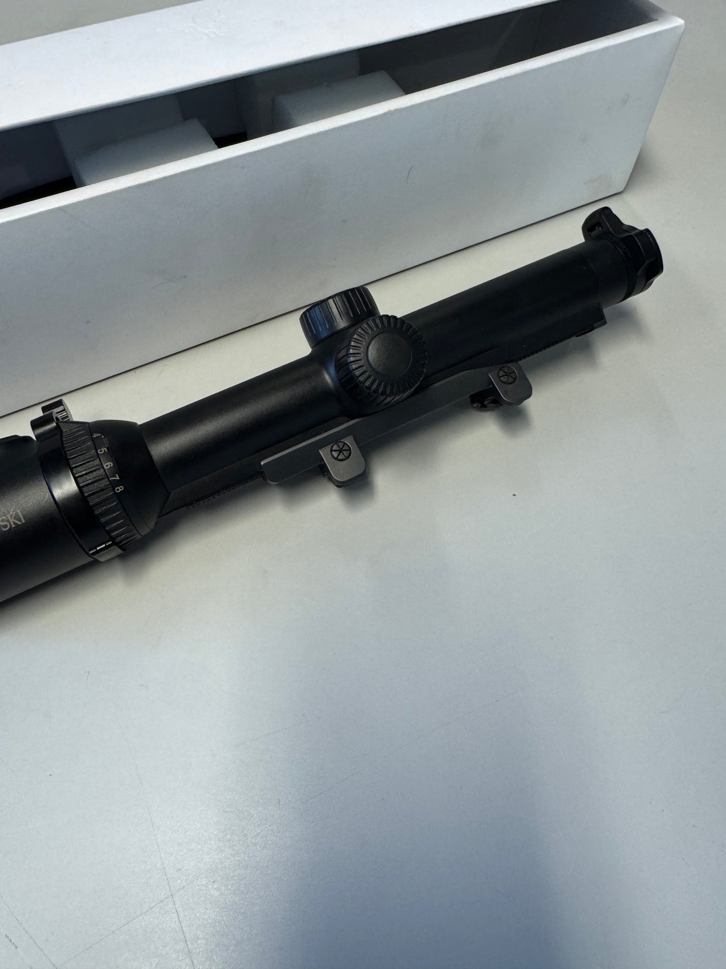 Swarovski Z8i 1-8x24 inkl Blaser montasje