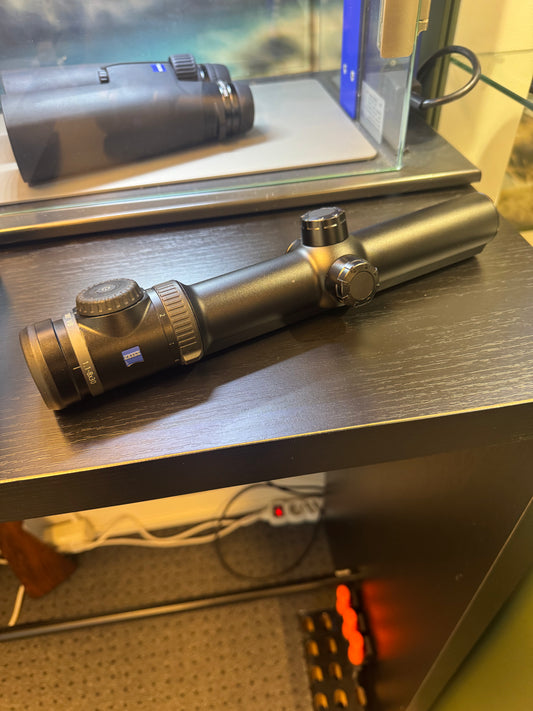 Zeiss V8 1,1-8x30 M