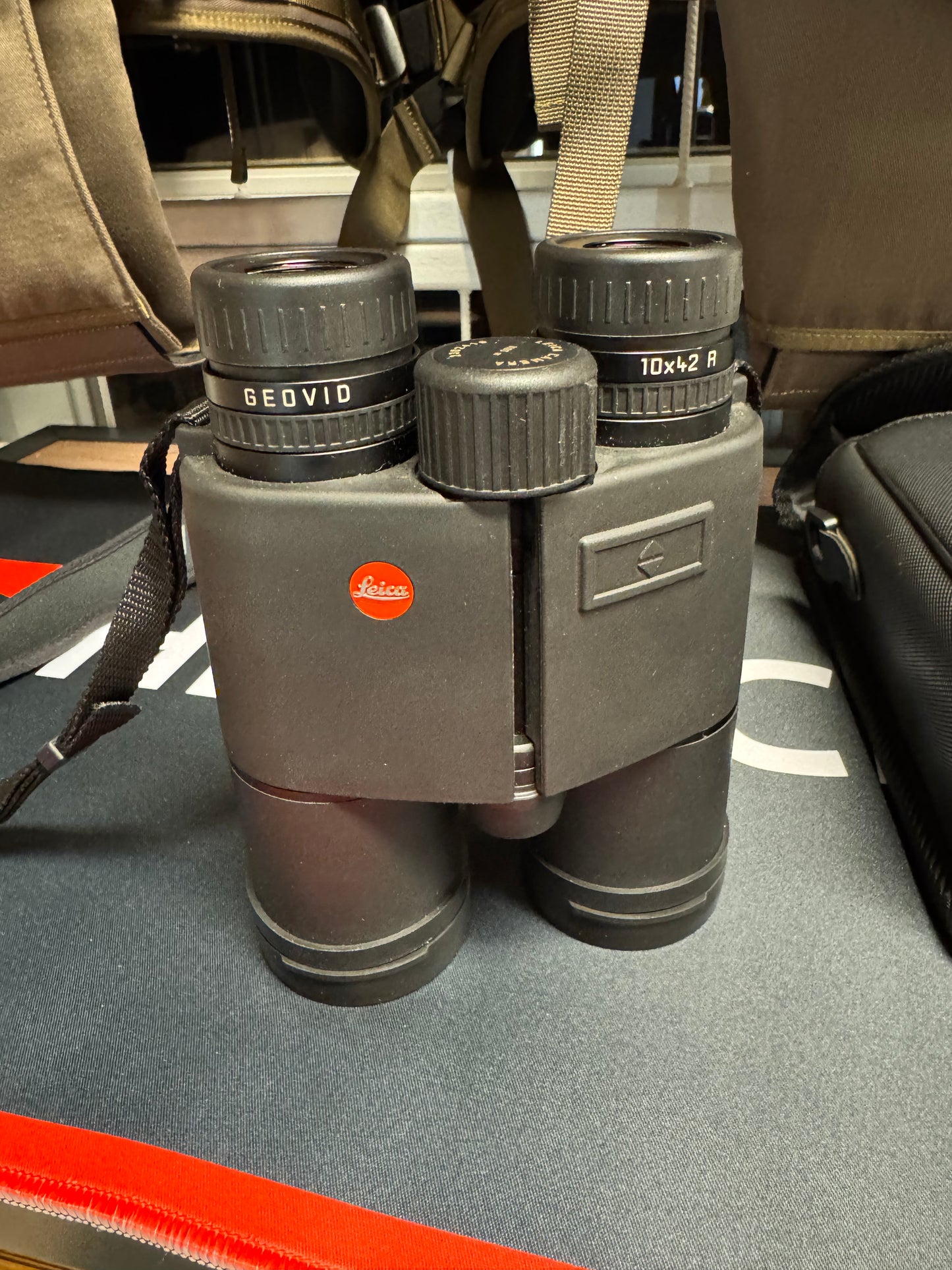 Leica Geovid 10x42R